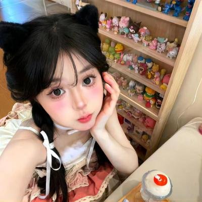 蓝色嘴巴的脸